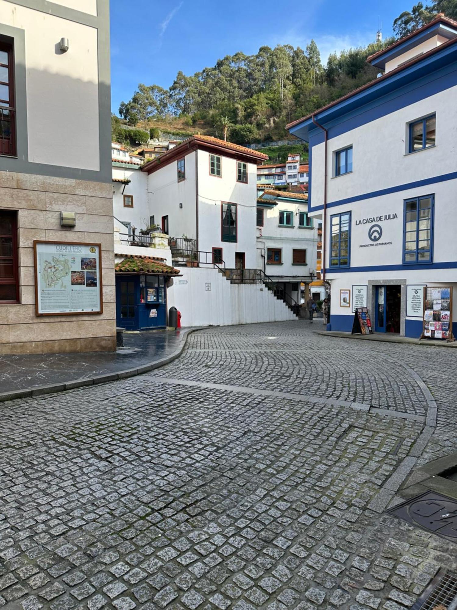 Apartamentos Urbanin I Plaza Ayuntamiento Cudillero Exterior foto